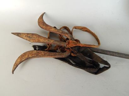 Trident de Chaman, en fer forgé. Népal, XXème...