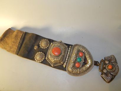 Elément de ceinture et blague à tabac à décor...