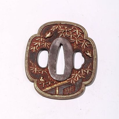 Tsuba en fer, à décor en shibuishi d’oiseaux...