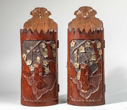 Deux boîtes porte-bâtons d’encens, en bambou....