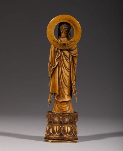 Okimono en ivoire, représentant « Bouddha »....