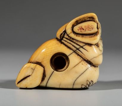 Netsuke en ivoire, représentant un enfant...