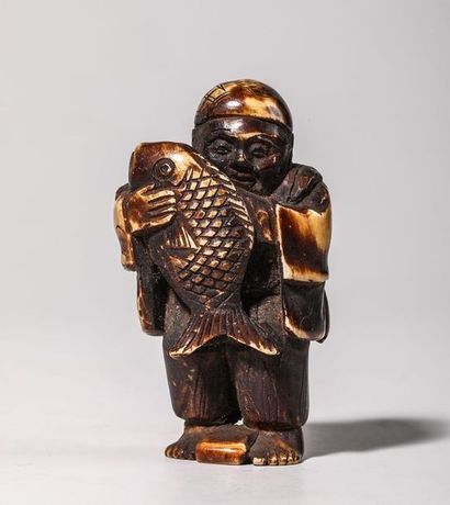 Netsuke en ivoire, représentant un pêcheur...