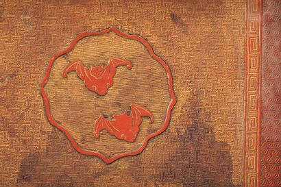 Plateau en laque de Pékin, à décor de cartouches...