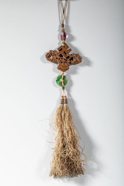 Ornement en bois, orné d’une croix de vie...