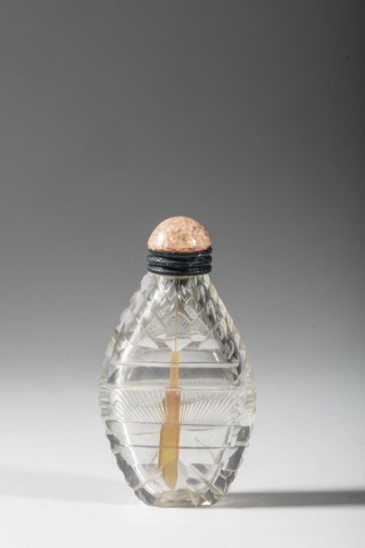 Flacon tabatière en cristal de roche, à décor...