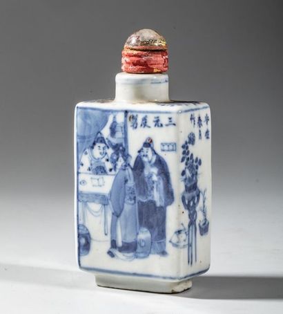 Flacon tabatière en porcelaine bleu et blanc,...