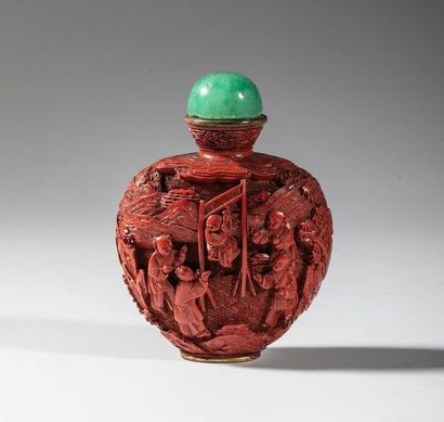 Flacon tabatière en laque rouge de Pékin,...