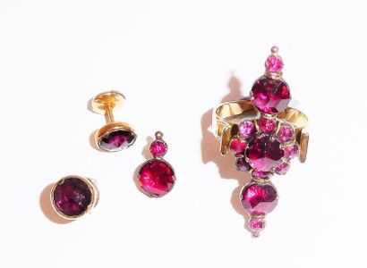 DEMI-PARURE composée d'une marquise , d'une...