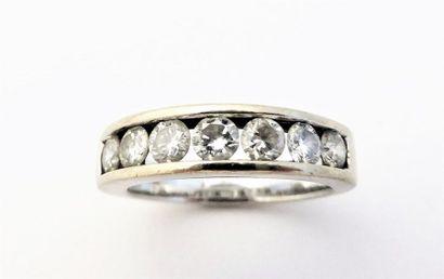 ALLIANCE en or blanc 18k (750/°°), sertie...