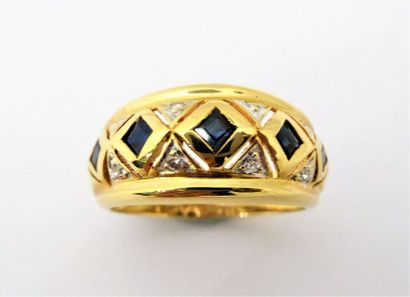 BAGUE en or 18k (750/°°) jonc ornée de saphir...