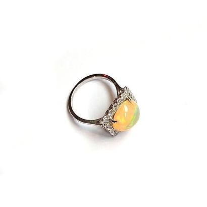 BAGUE à plateau carré en or gris 18k (750/°°),...