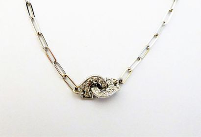 DINH VAN. COLLIER en or 18k (750/°°) et fermoir...