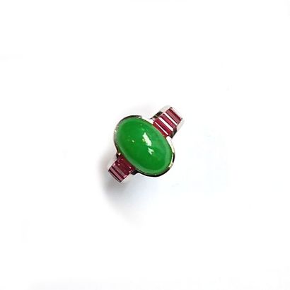 BAGUE en or blanc 18k (750°/°°) sertie d'un...