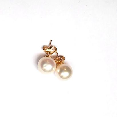 PAIRE DE PUCES D'OREILLE en or 18k (750/°°)...
