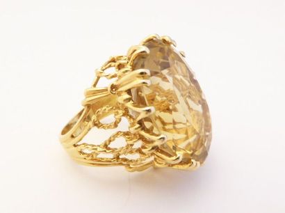 Imposante BAGUE en or 18k (750/°°), ornée...