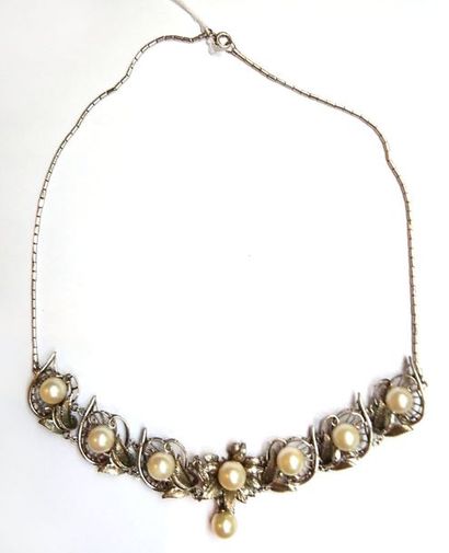 COLLIER collerette en argent fileté stylisant...