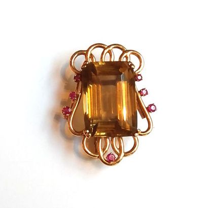 173 BIS - Importante BROCHE en or jaune 18k...