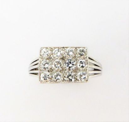 BAGUE chevalière de femme en or blanc 18k...