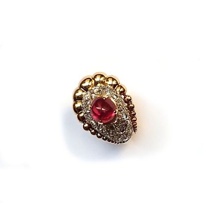 BAGUE dôme en or jaune 18k (750°/°°) et platine...