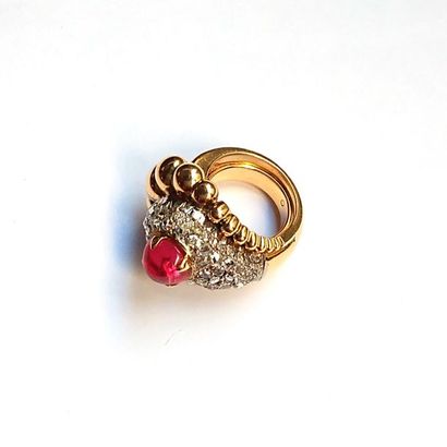 BAGUE dôme en or jaune 18k (750°/°°) et platine...