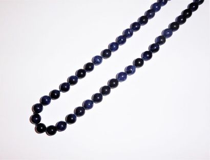 COLLIER en perles de sodalite longueur 50cm...