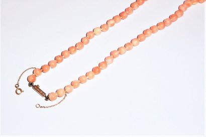 COLLIER choker en perles de corail peau d'ange,...