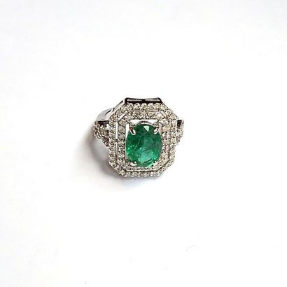 IMPORTANTE BAGUE en or gis 18k (750/°°) centrée...