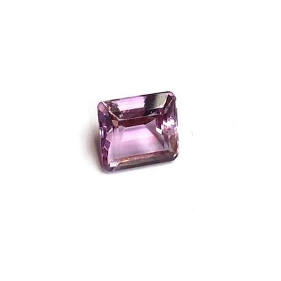 AMETHYSTE taillée en rectangle, sur papier....