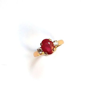 BAGUE en or jaune 18k (750°/°°) sertie d'un...