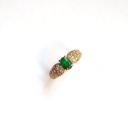 BAGUE en or jaune 18k (750°/°°) sertie d'une...