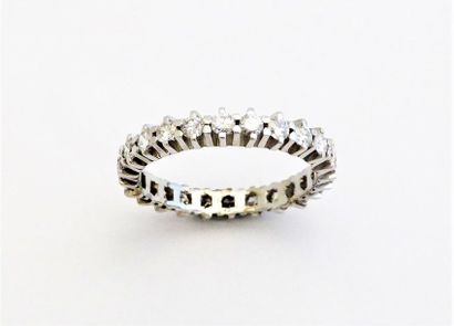 ALLIANCE américaine en or blanc 18k (750/°°)...