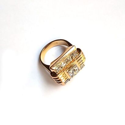 BAGUE en or jaune 18k (750°/°°) et platine...