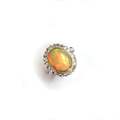BAGUE FLEUR en or gris 18k (750/°°), ornée...
