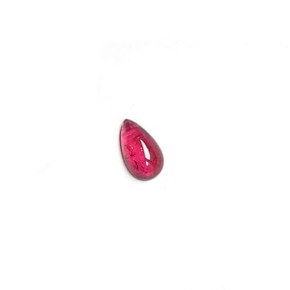 TOURMALINE ROSE taillée en goutte (cabochon),...