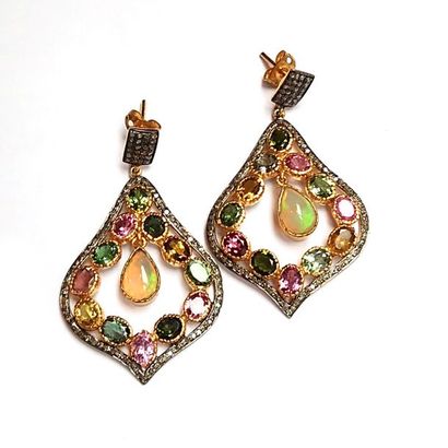 PAIRE DE PENDANTS D'OREILLE en argent doré...