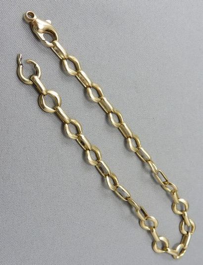BRACELET en or 18k (750/°°). Poids: 13 g....