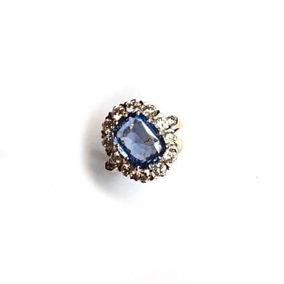 BAGUE FLEUR en or deux tons 18k (750/°°),...