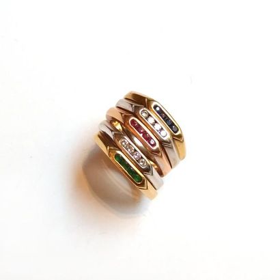 240 BIS - BAGUE composée de 5 anneaux reliés...
