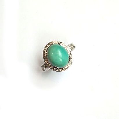 BAGUE en or gris 18k (750/°°) ornée d'un...