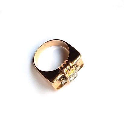 BAQUE TANK en or jaune 18k (750°/°°, le plateau...