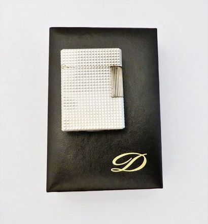 BRIQUET DUPONT en plaqué argent modèle clous...