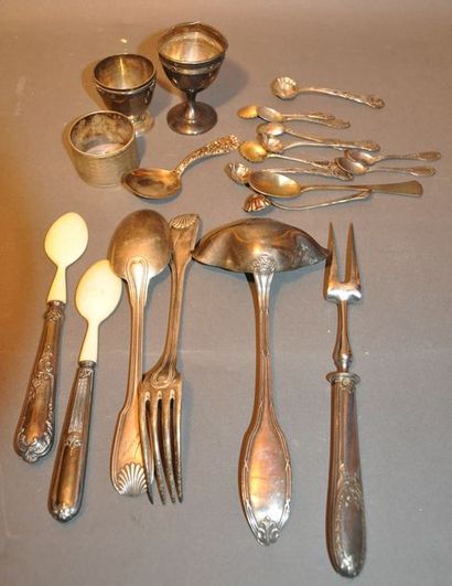 LOT en argent (925/°°) comprenant : 1 cuiller...