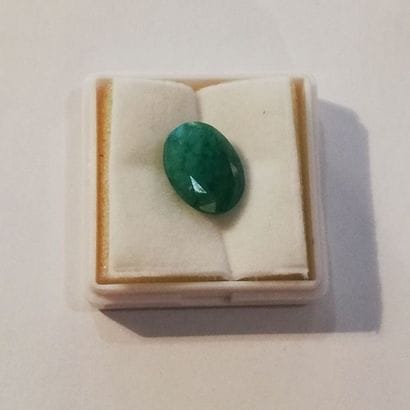 RACINE D'EMERAUDE. Pierre sur papier, taillée....