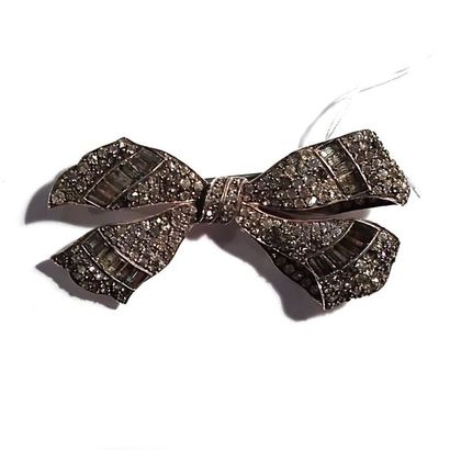 BROCHE NOEUD en argent (925/°°) sertie se...