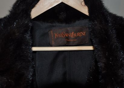 YVES SAINT LAURENT - Manteau en vison.(taille...