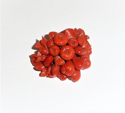 Imposante BROCHE en corail rouge ornée de...