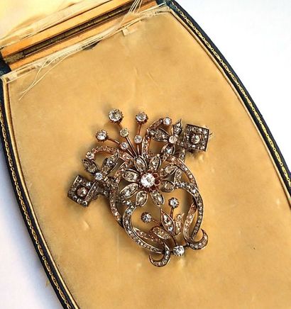 BROCHE en alliage d'or 14K (585°/°°) et argent...