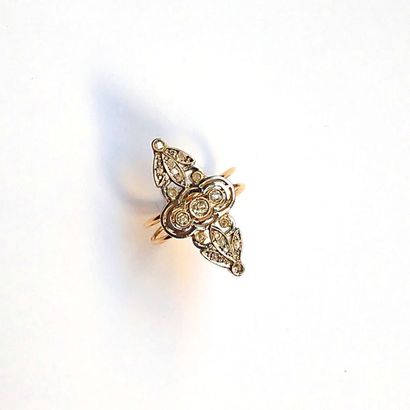 BAGUE ancienne en or jaune 18k (750°/°°)...