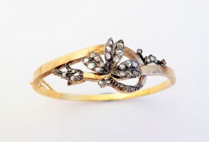 BRACELET jonc ouvrant en or 18k (750/°°)...